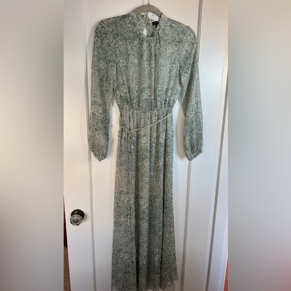 Halogen Dresses & Skirts - Halogen Elegant Sage Green Print Maxi Dress, Metallic Silver Thread